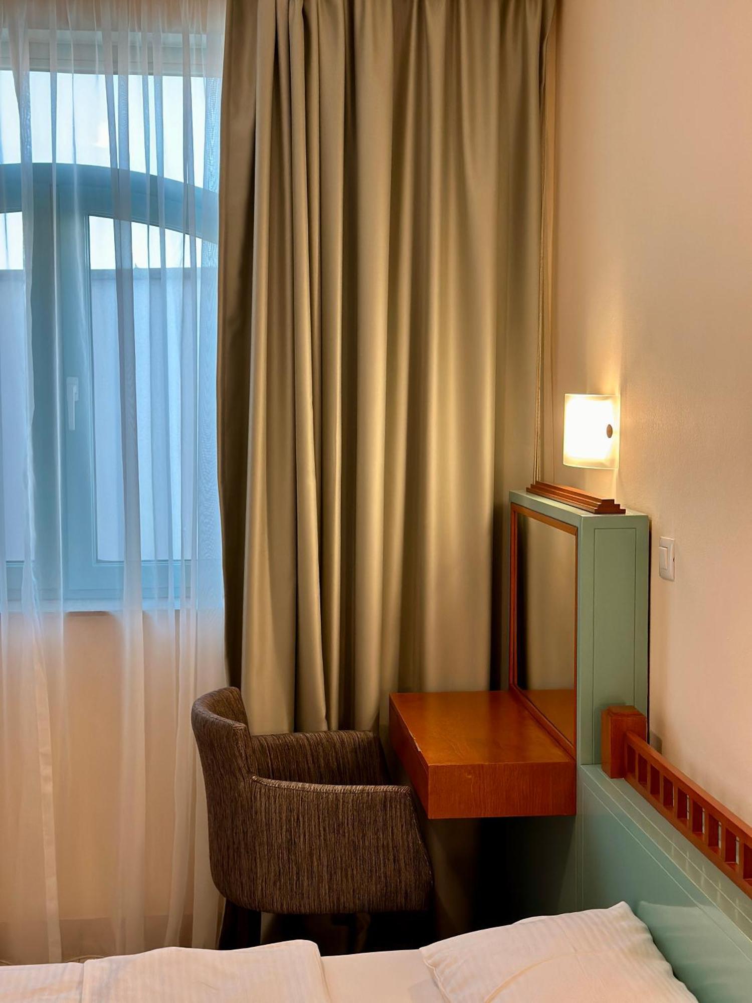 Central 25 Podgorica Luaran gambar