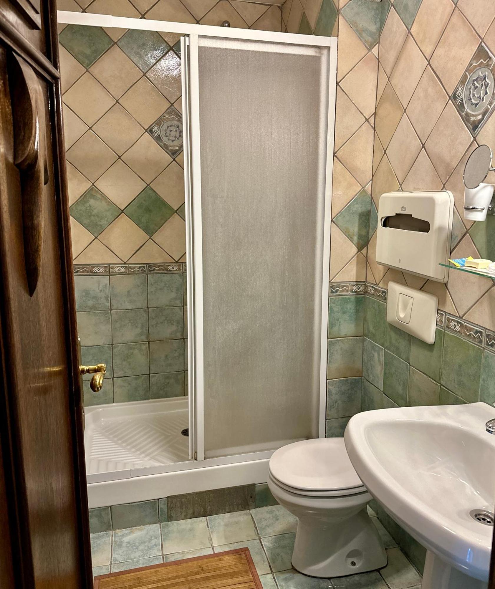 Central 25 Podgorica Luaran gambar