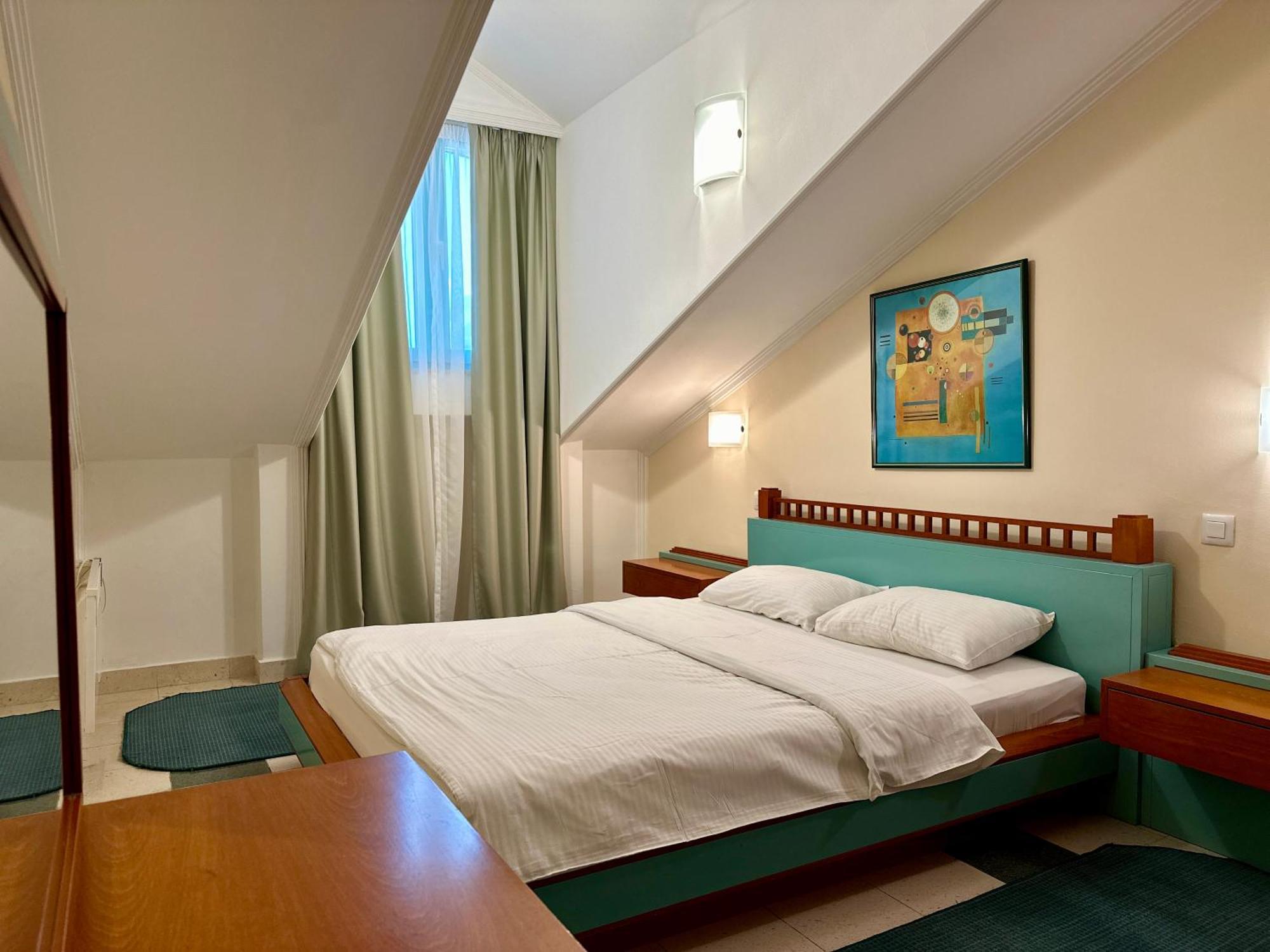 Central 25 Podgorica Luaran gambar